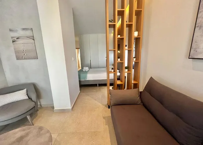 Crystal-blue-villa بروتاراس